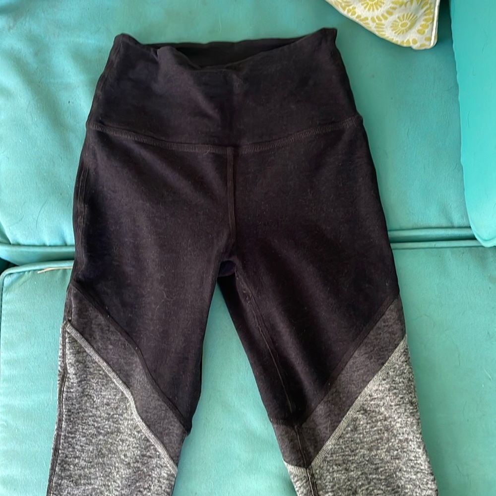 🌱3 FOR $18🌱 Beyond yoga leggings black and gray